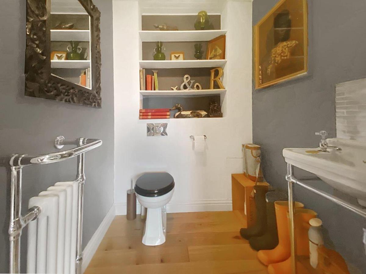 Entire Seaside Luxury Home With On Site Parking! Poole Extérieur photo