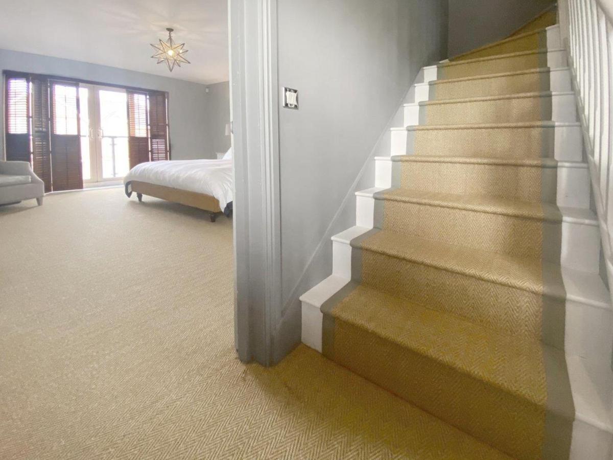 Entire Seaside Luxury Home With On Site Parking! Poole Extérieur photo