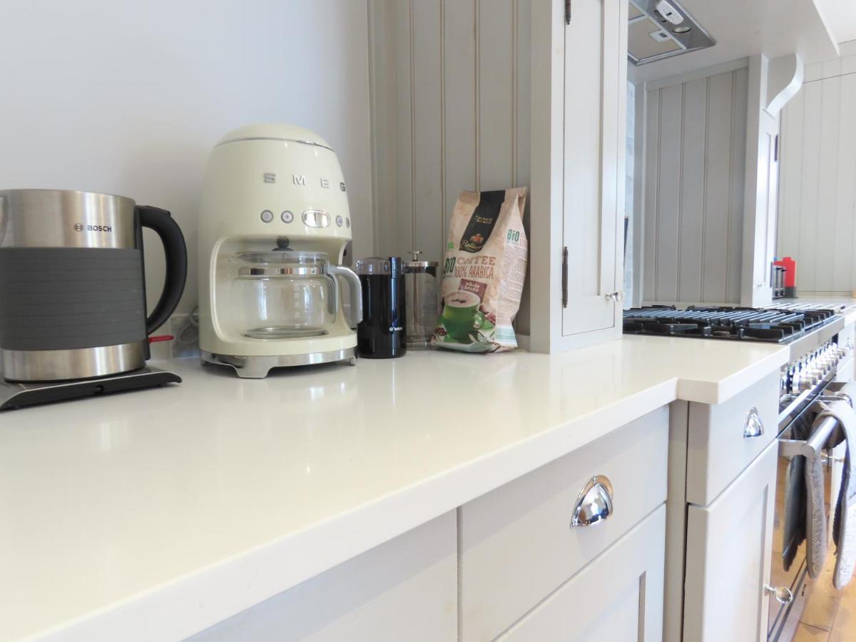Entire Seaside Luxury Home With On Site Parking! Poole Extérieur photo