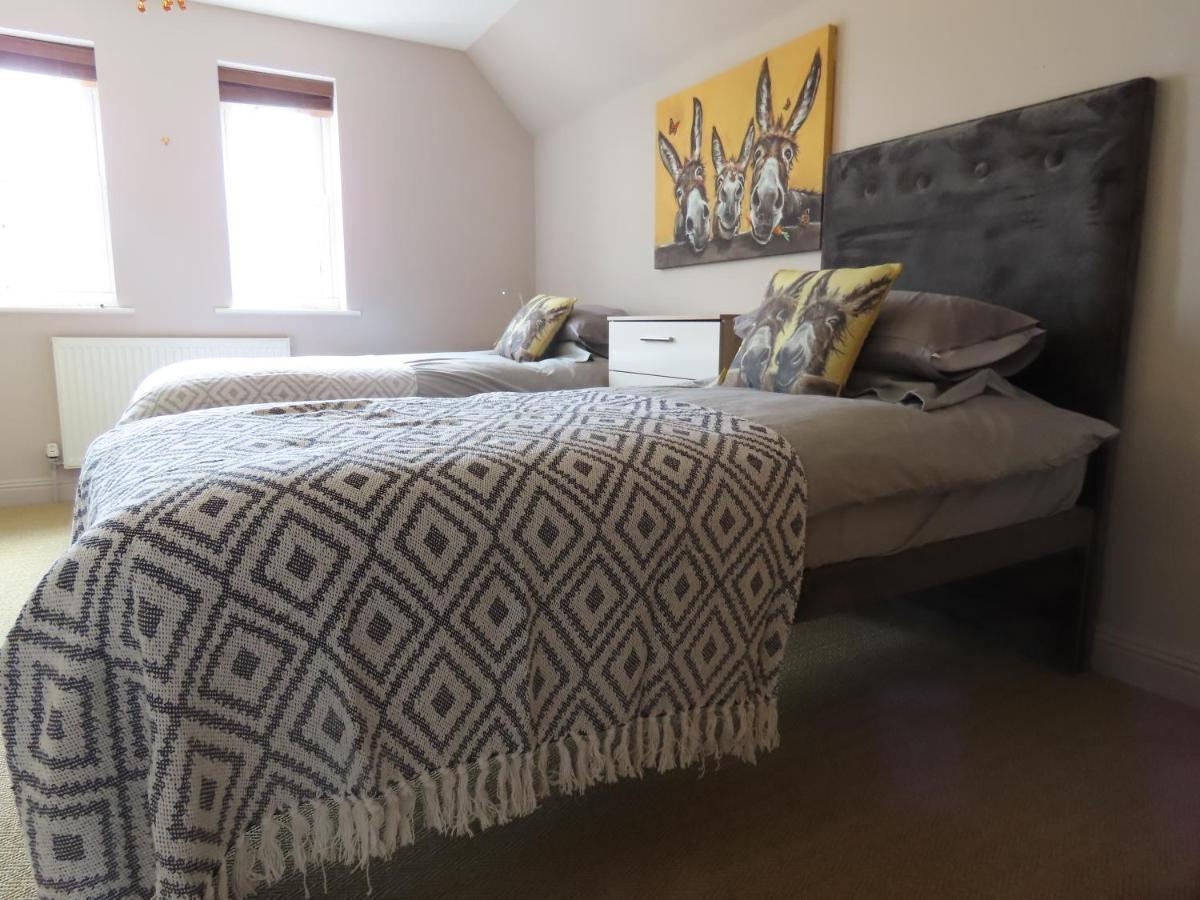 Entire Seaside Luxury Home With On Site Parking! Poole Extérieur photo