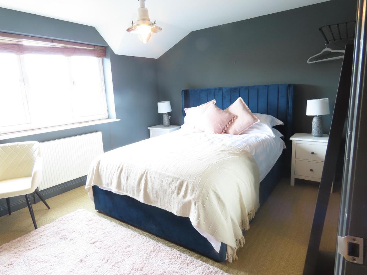 Entire Seaside Luxury Home With On Site Parking! Poole Extérieur photo