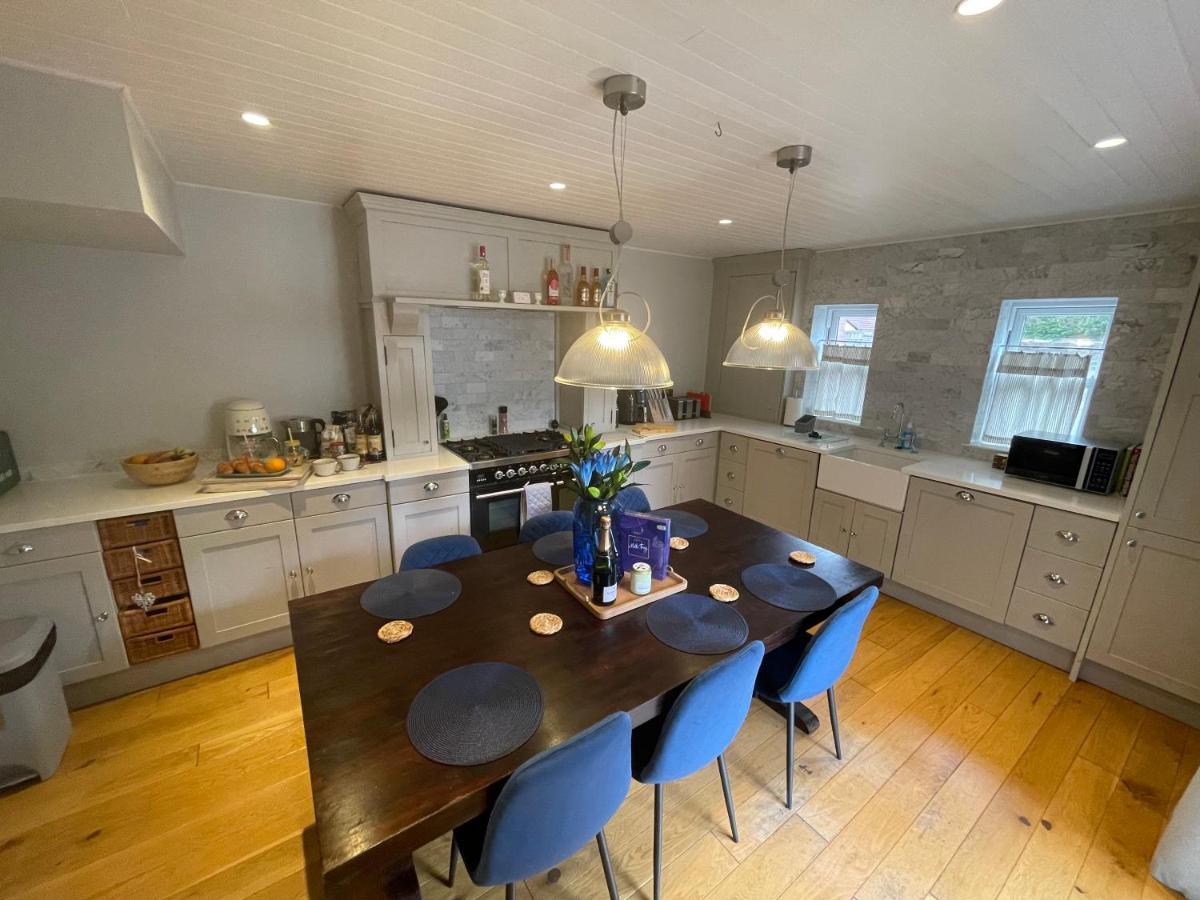 Entire Seaside Luxury Home With On Site Parking! Poole Extérieur photo