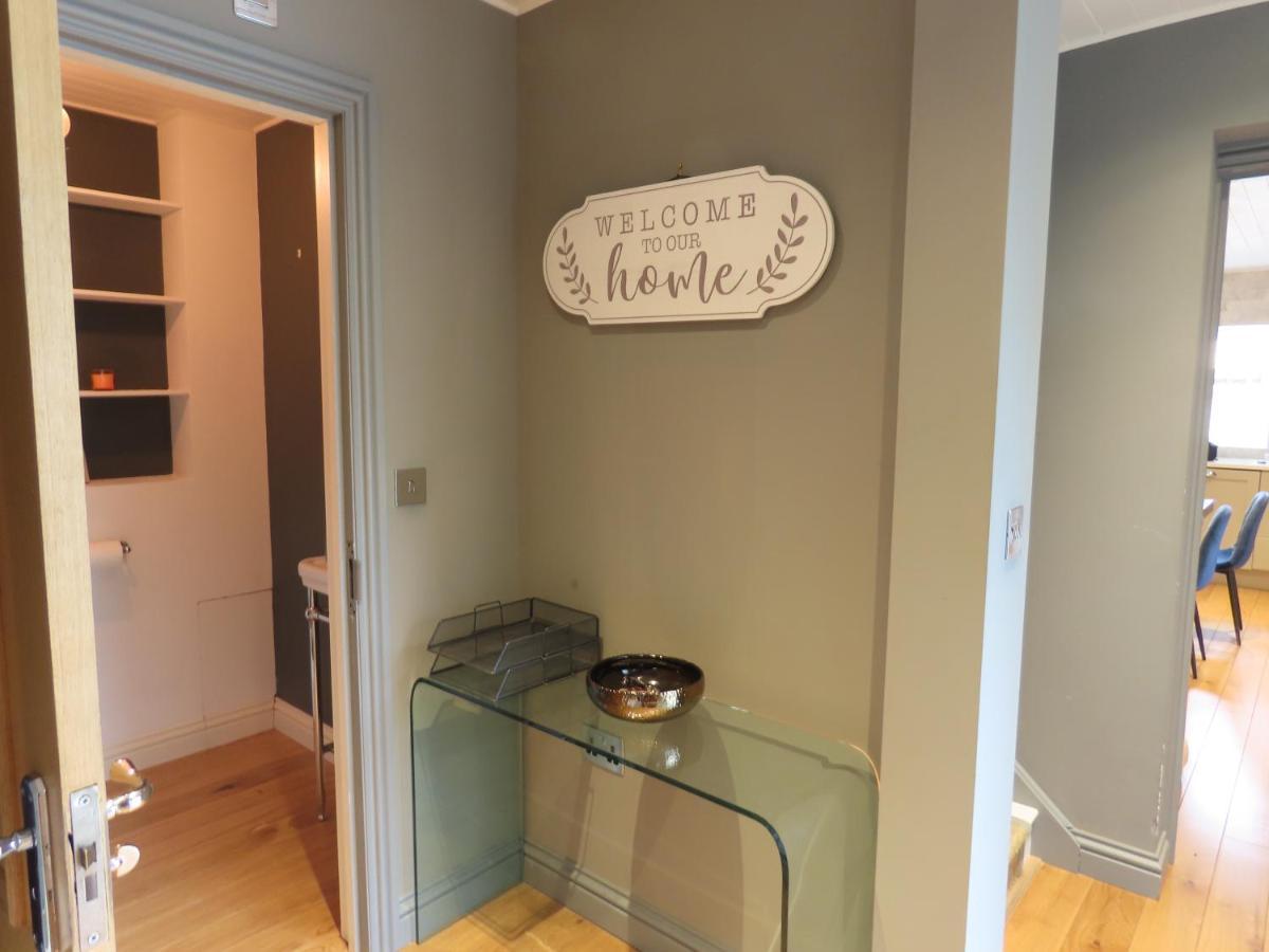 Entire Seaside Luxury Home With On Site Parking! Poole Extérieur photo