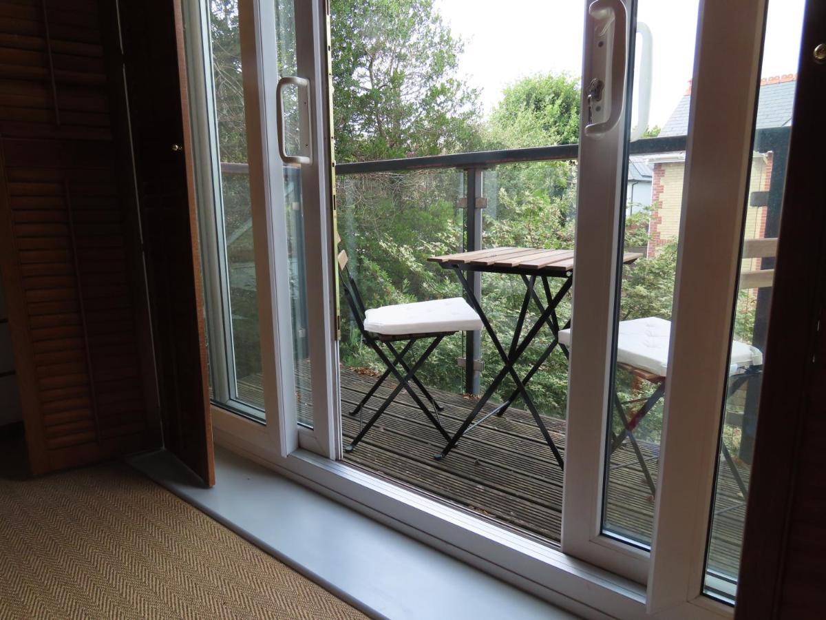 Entire Seaside Luxury Home With On Site Parking! Poole Extérieur photo