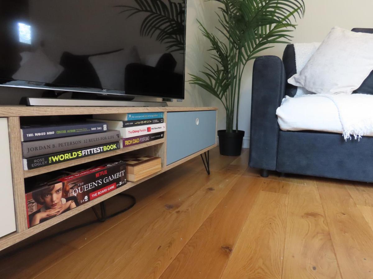 Entire Seaside Luxury Home With On Site Parking! Poole Extérieur photo