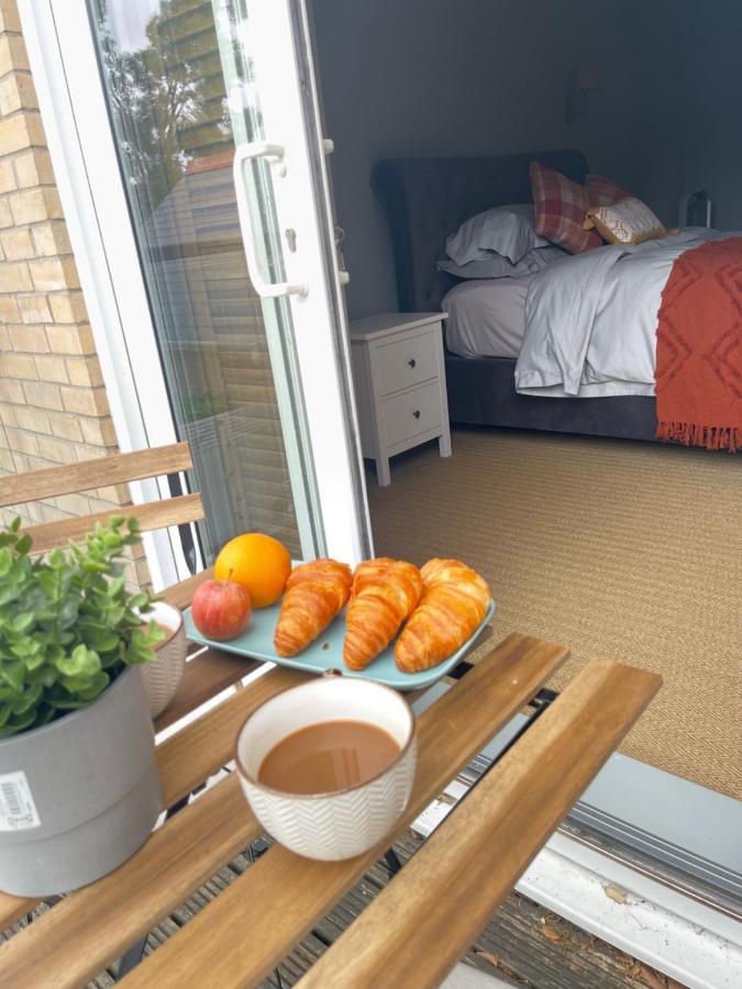 Entire Seaside Luxury Home With On Site Parking! Poole Extérieur photo