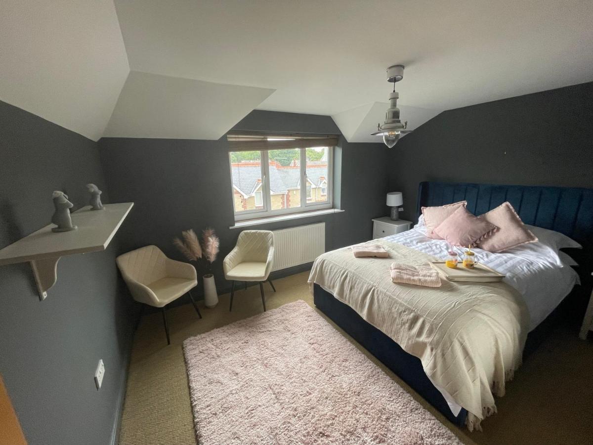 Entire Seaside Luxury Home With On Site Parking! Poole Extérieur photo